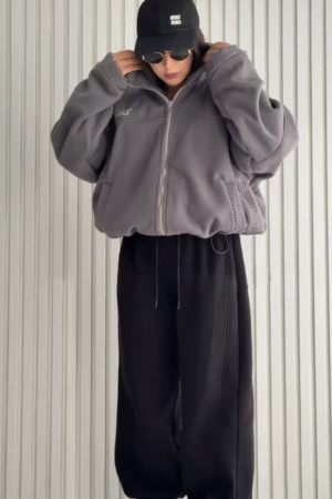 🖤 Effortless Streetwear Vibes – Gray & Black Luxe Comfort Set ⚡👟